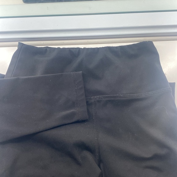 Super cute all black leggings from American eagle, Size xs - Picture 5 of 6